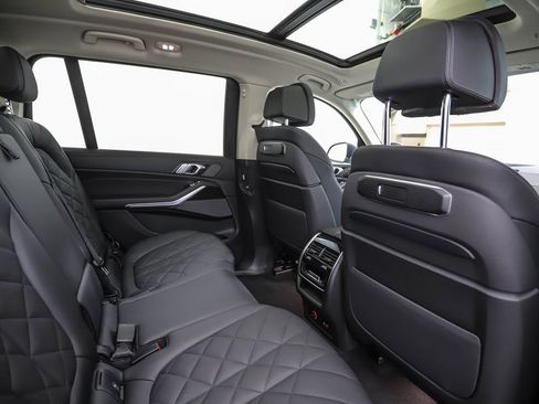 Used 2024 BMW X7 xDrive40i w/ Premium Package AWD/4WD image 32