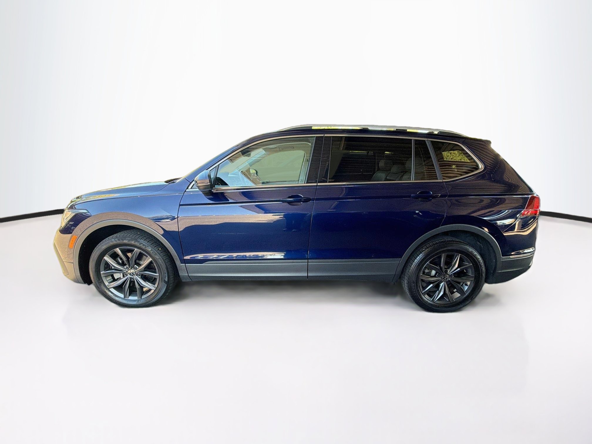 Used 2023 Volkswagen Tiguan SE AWD/4WD image 4