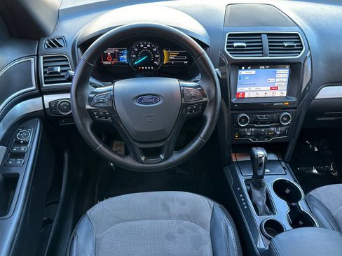 Used 2017 Ford Explorer XLT w/ Equipment Group 202A FWD image 16
