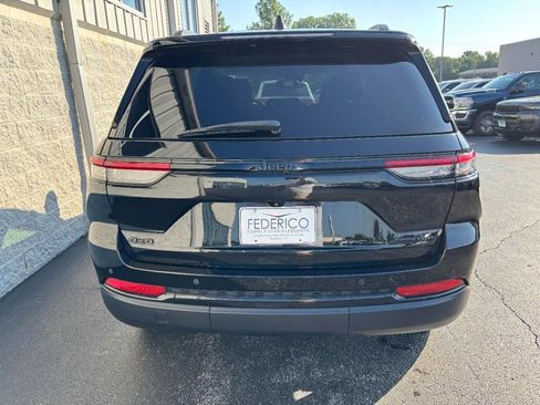 Used 2023 Jeep Grand Cherokee Limited w/ Black Appearance Package AWD/4WD image 4