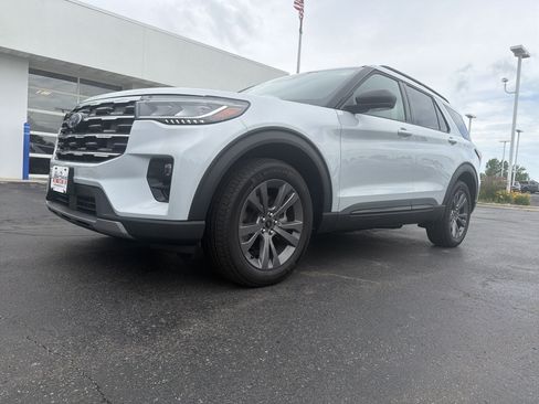 New 2026 Ford Explorer Active w/ Active Comfort Package AWD/4WD image 2
