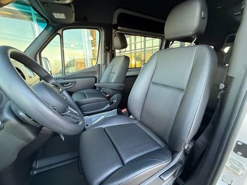 Used 2024 Mercedes-Benz Sprinter 2500 image 12