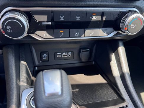 Used 2025 Nissan Sentra SV FWD image 20