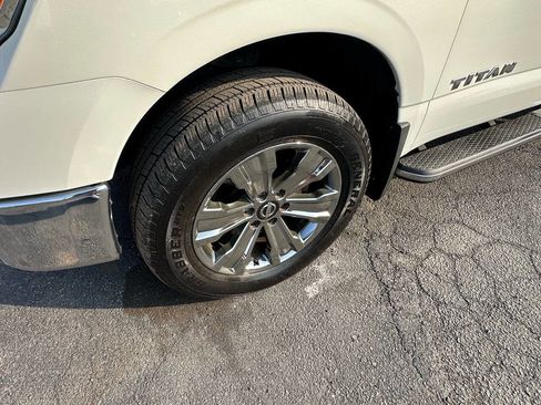 Used 2017 Nissan Titan SL image 10