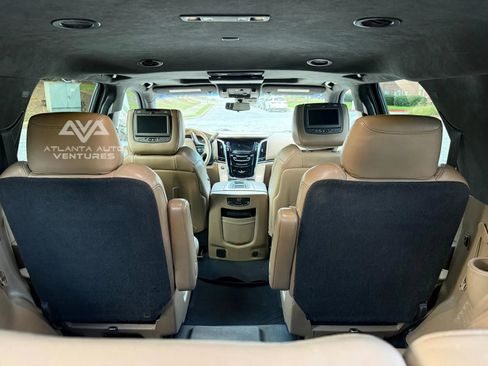 Used 2019 Cadillac Escalade Platinum image 34