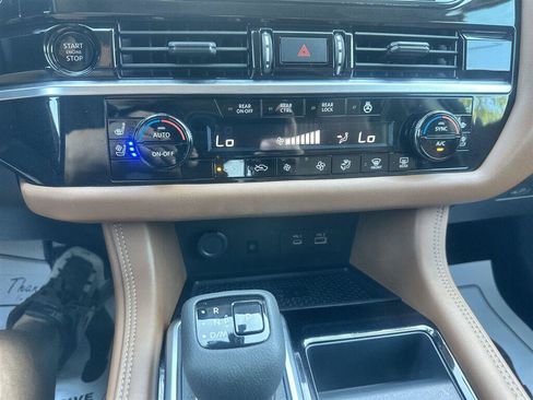 Used 2025 Nissan Pathfinder Platinum FWD image 42