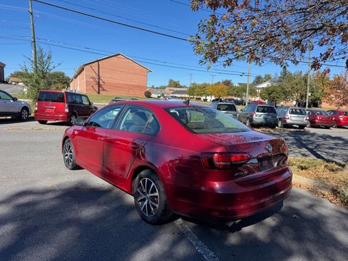 Used 2016 Volkswagen Jetta SE image 4