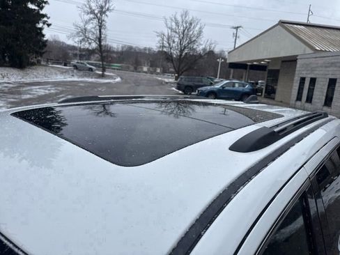 Certified 2022 Jeep Grand Cherokee Limited w/ Tech Group image 9