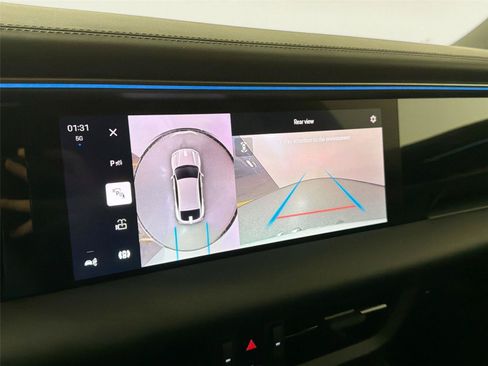 Certified 2025 Porsche Macan 4 Electric RWD image 23