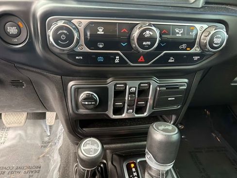 Used 2023 Jeep Wrangler Unlimited Sahara image 25