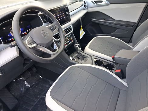 New 2026 Volkswagen Taos SE image 7