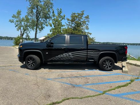 Used 2021 Chevrolet Silverado 2500 Custom w/ Custom Value Package AWD/4WD image 8