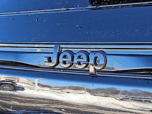 Used 2023 Jeep Grand Cherokee Altitude image 31