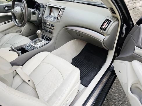 Used 2010 INFINITI G37 x Sedan w/ Premium Pkg image 11