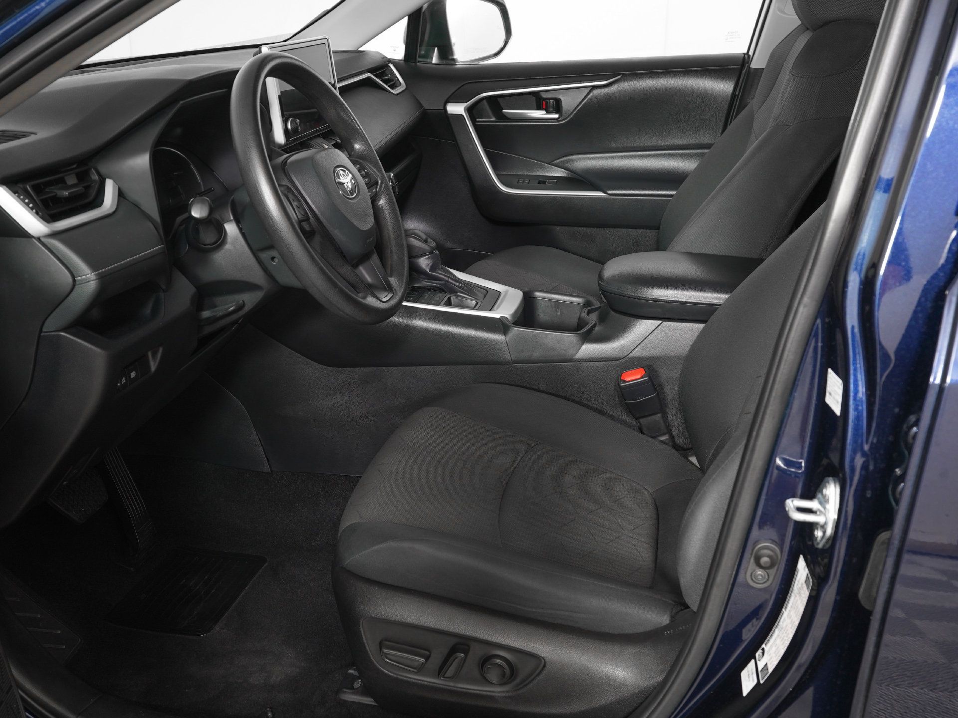 Used 2024 Toyota RAV4 XLE AWD/4WD image 13
