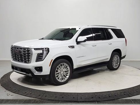 Used 2025 GMC Yukon Denali AWD/4WD image 3