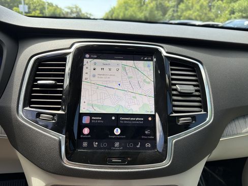 Certified 2025 Volvo XC90 B6 Plus AWD/4WD image 24