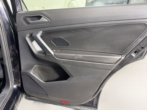 Used 2020 Volkswagen Tiguan SE FWD image 28