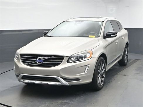 Used 2017 Volvo XC60 T6 Dynamic w/ Preferred Option Package image 3