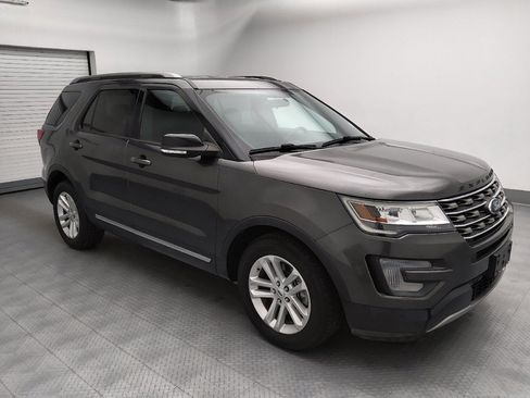 Used 2017 Ford Explorer XLT FWD image 11