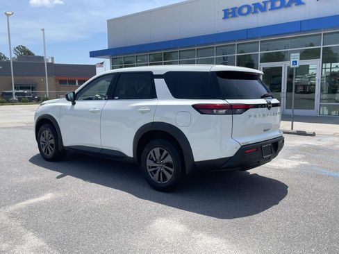 Used 2024 Nissan Pathfinder S AWD/4WD image 4