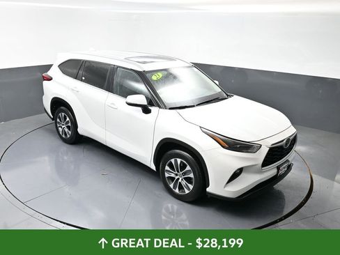 Used 2023 Toyota Highlander XLE image 48
