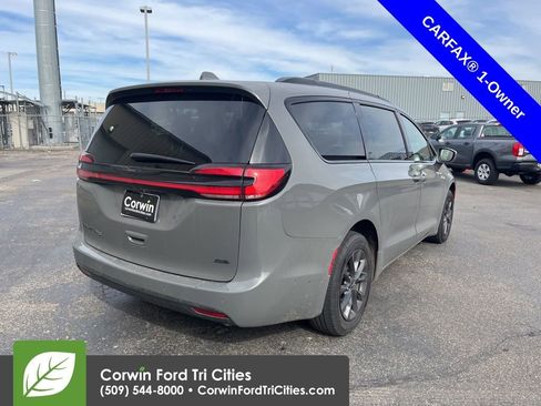 Used 2021 Chrysler Pacifica Touring-L w/ Premium & Safety Sphere Group image 5