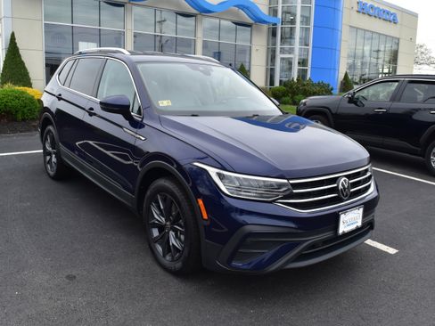 Used 2022 Volkswagen Tiguan SE AWD/4WD image 2