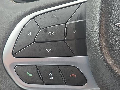 Used 2023 Chrysler Pacifica Touring-L FWD image 27