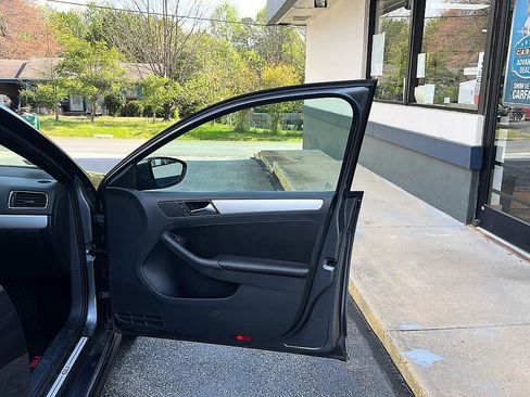 Used 2013 Volkswagen Jetta GLI Autobahn image 35