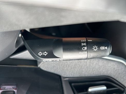 Used 2025 Nissan Kicks SV FWD image 26