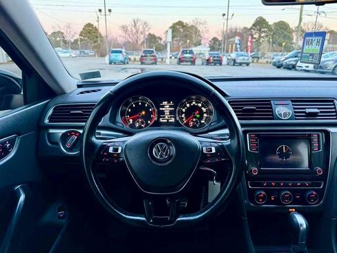 Used 2017 Volkswagen Passat 1.8T R-Line image 15