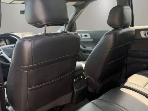 Used 2014 Ford Explorer XLT w/ Equipment Group 202A AWD/4WD image 16