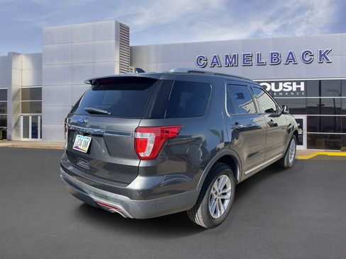 Used 2017 Ford Explorer XLT w/ Equipment Group 201A FWD image 5