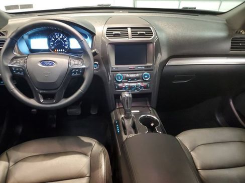 Used 2018 Ford Explorer XLT w/ Equipment Group 202A AWD/4WD image 13