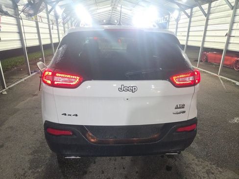 Used 2015 Jeep Cherokee Latitude w/ Cold Weather Group AWD/4WD image 5
