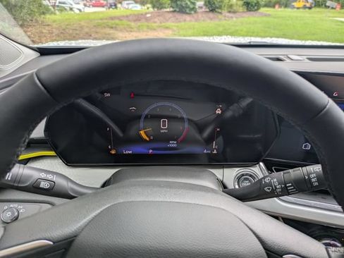 New 2026 Chevrolet Trax LT w/ Sunroof Package FWD image 15