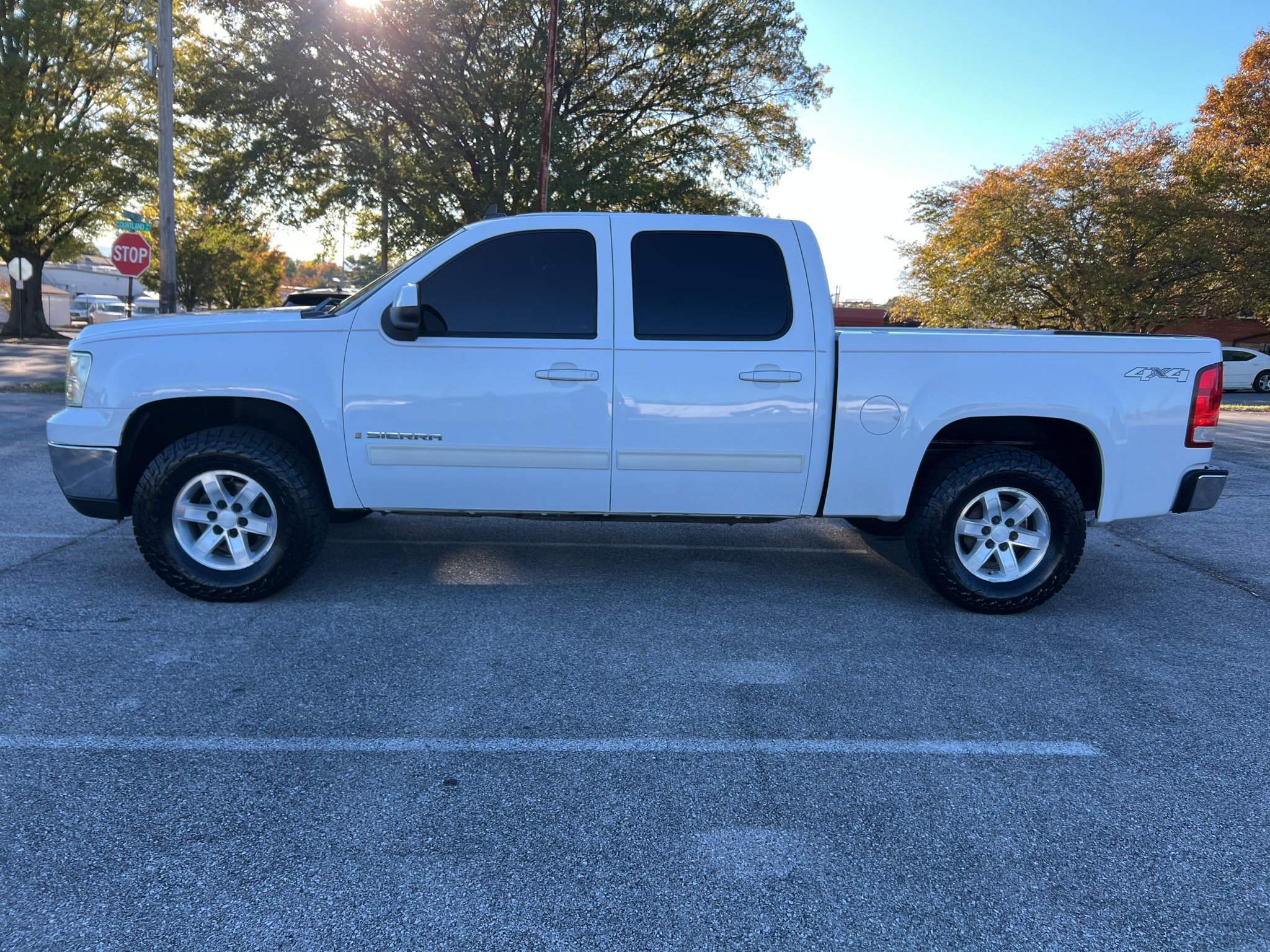 Used 2008 GMC Sierra 1500 SLT w/ SLT Preferred Package AWD/4WD image 6