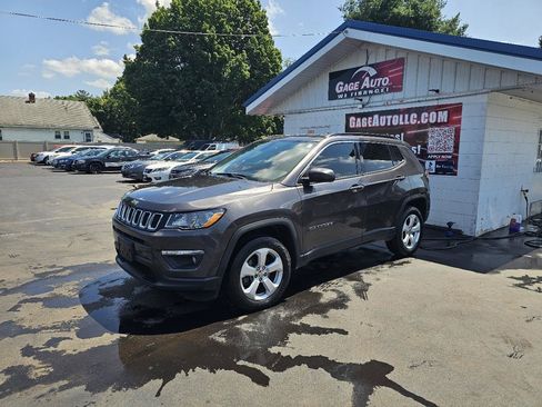 Used 2018 Jeep Compass Latitude w/ Popular Equipment Group AWD/4WD image 5