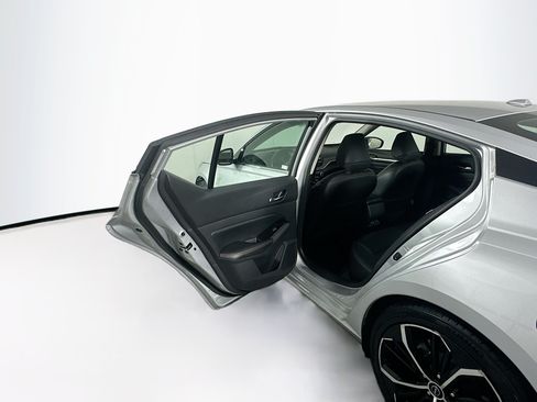 Used 2024 Nissan Altima 2.5 SR FWD image 25