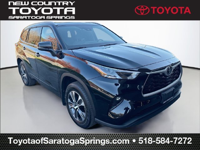 Used 2022 Toyota Highlander XLE AWD/4WD image 1