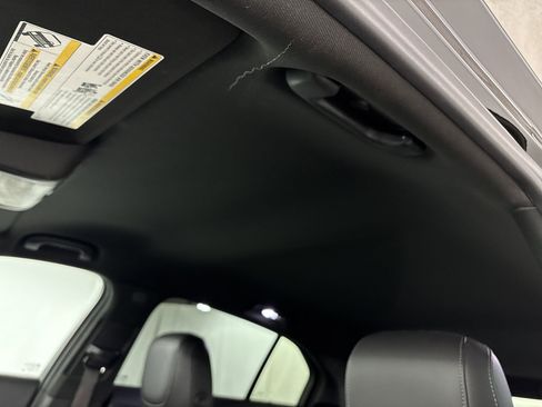 Used 2022 Cadillac XT4 Premium Luxury w/ Safety Alert Package AWD/4WD image 15