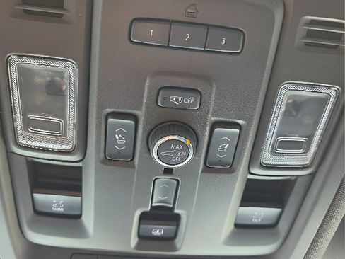 Used 2021 GMC Yukon XL Denali w/ Denali Ultimate Package AWD/4WD image 18