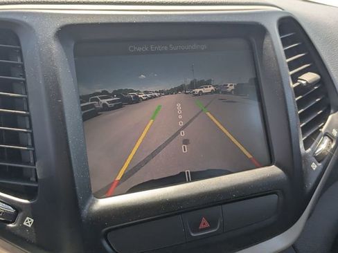 Used 2016 Jeep Cherokee Latitude w/ Comfort & Sound Group FWD image 16