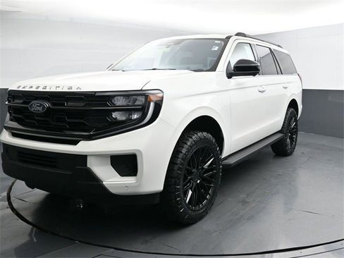 New 2025 Ford Expedition Active image 7