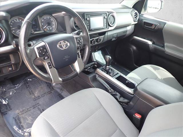 Used 2018 Toyota Tacoma SR5 AWD/4WD image 9