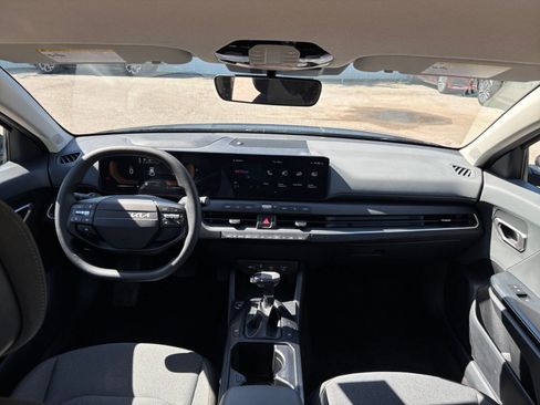 Used 2025 Kia K4 FWD image 31
