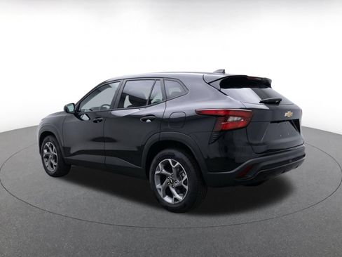 Used 2025 Chevrolet Trax LT w/ LT Convenience Package FWD image 7