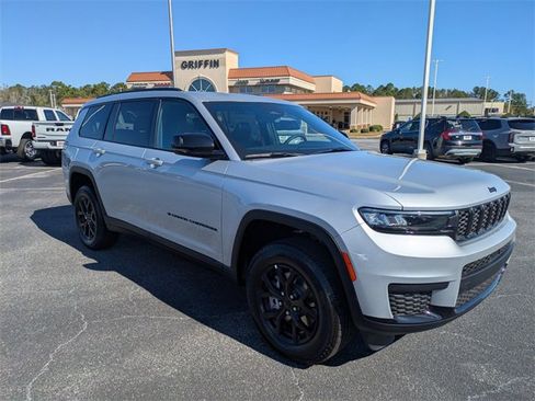 New 2025 Jeep Grand Cherokee L Altitude image 1