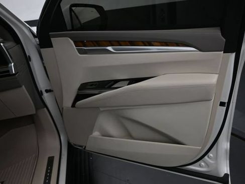 Certified 2025 Cadillac Escalade Premium Luxury Platinum AWD/4WD image 12